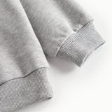 Ærme detaljer på grå sweatshirt til børn