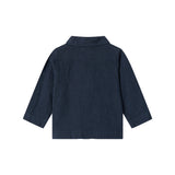 Mørkeblå stribet bluse til baby med lange ærmer, ryggen med synlig søm.