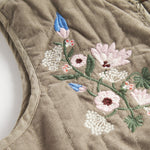 Beige quiltet vest med blomsterbroderi til børn
