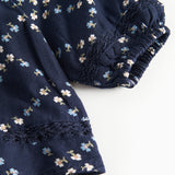 Mørkeblå blomstermønstret bluse til baby med lange ærmer og broderier