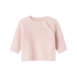 Lys rosa striktrøje til baby med rund hals, knapper i front og lange ærmer