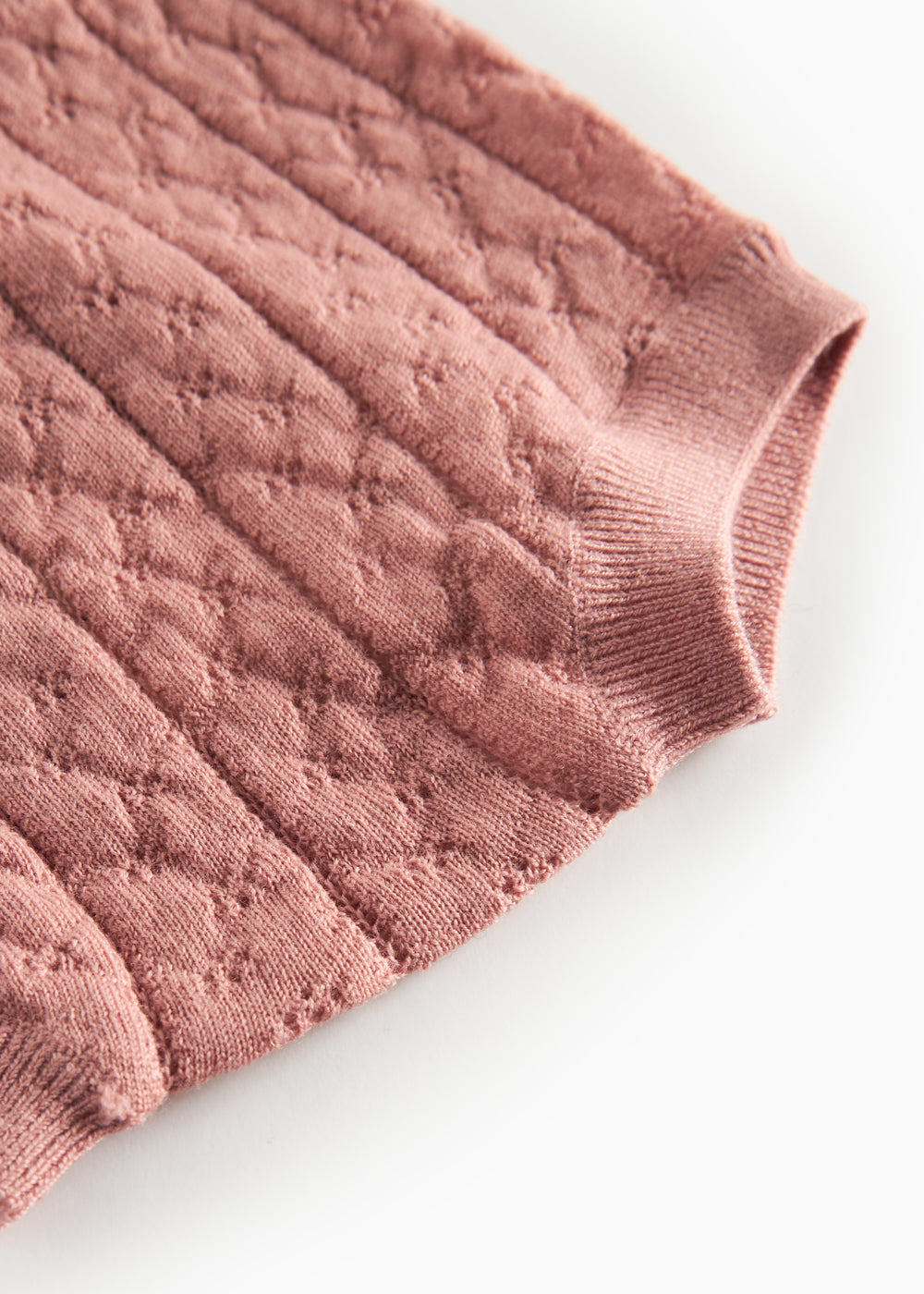 Rose strikkede bloomers med ribkant forneden og mønster i striber