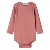 Støvet rosa ribstrikket body med lange ærmer til baby