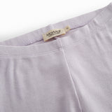 Lys lilla leggings til børn med fine flæsedetaljer forneden