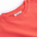Orange børne-T-shirt med lille broderet frugtmotiv