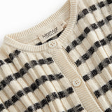 Strik baby cardigan med rund hals, striber og knaplukning