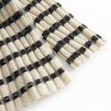 Strik baby cardigan med rund hals, striber og knaplukning