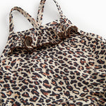 Badedragt til barn med leopardmønster, smalle stropper og flæse foran