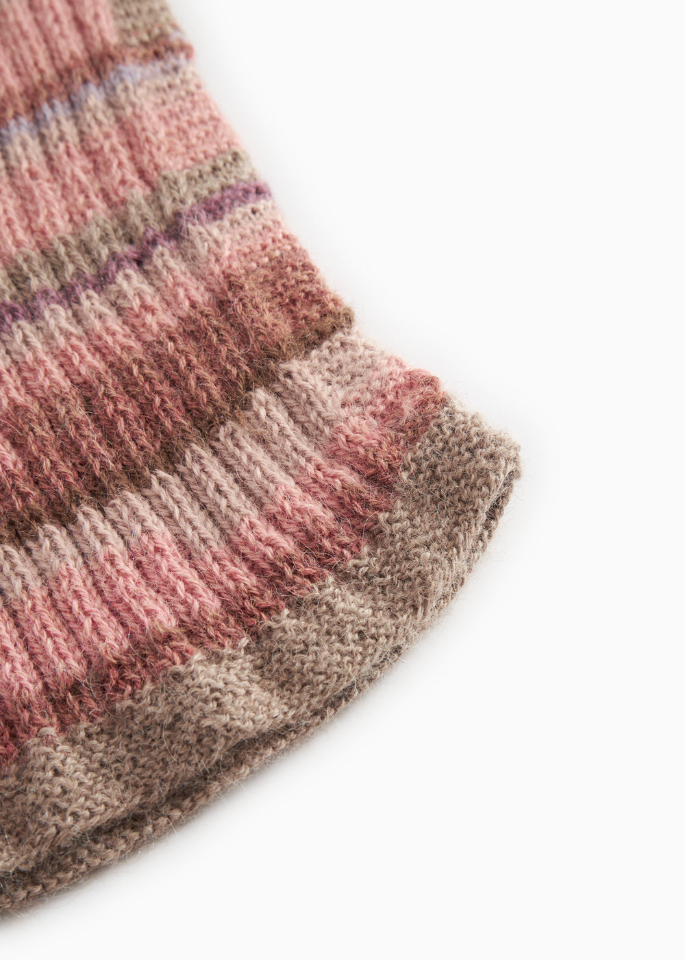Multifarvet strikvest med ribkant forneden og striber i rosa og brun