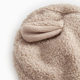 Teddyhue i mudret beige med foldet top og blød, krøllet tekstur