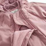 Rosa flyverdragt med lynlås og fleece-/uldmanchet ved håndleddet