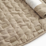 Beige termojakke med kraftig quiltning og justerbare bundstropper