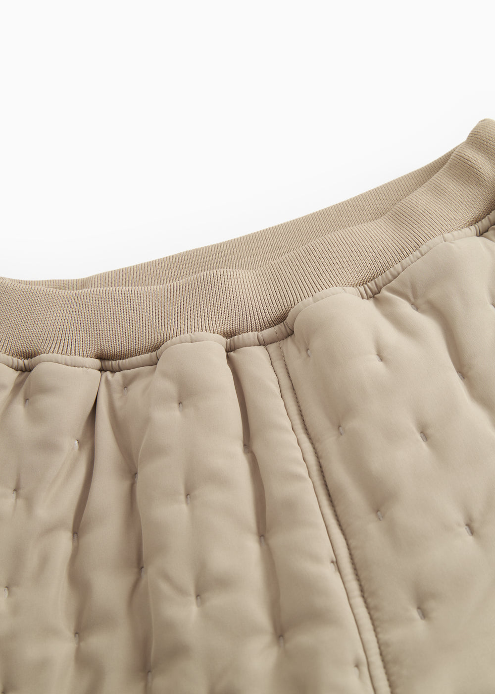 Odin termobukser i mudret beige med elastisk linning og quiltede paneler