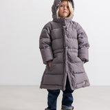 Børne dunfrakke med hætte, lange ærmer og forreste lommepar