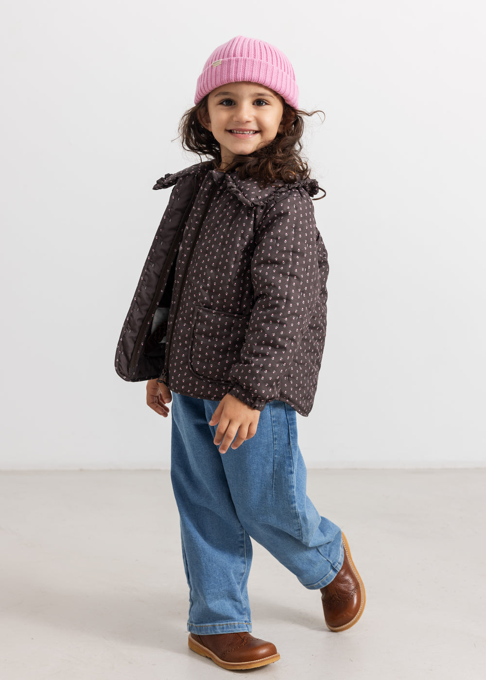 Børne jeans i light indigo denim med lige ben og skrå lommer