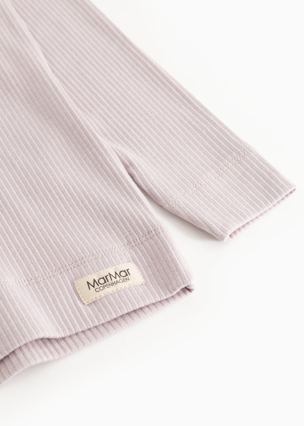 Langærmet T-shirtærme med manchet og mærke, lys stribet lysegrå