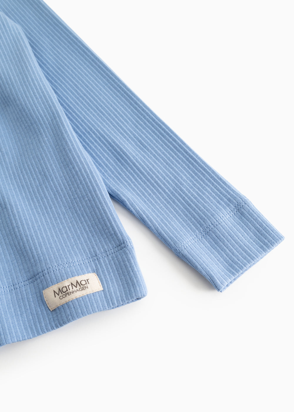 Lyseblå langærmet T-shirt manchet med synlig indvendig kant og mærkelabel