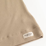 Beige ribstrikket langærmet t-shirt med MarMar-mærke ved nederkant