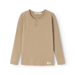 Beige langærmet t-shirt med knaplukning ved halsen og ribbet struktur