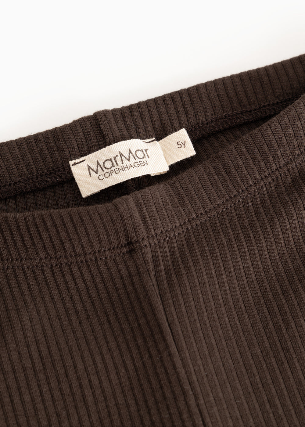 Mørkebrune børneleggings med MarMar Copenhagen-mærke og ribbet stof