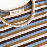 Stribet kjole med ribkant ved hals og MarMar Copenhagen-label; blå, brun og beige striber.