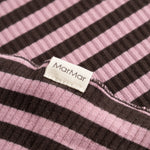 Tørklæde med striber i rosa og mørkebrun; MarMar-mærke på stoffet.