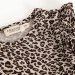 Leopardmønstret kjole med rund halsudskæring og knapdetaljer