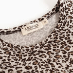 Leopardmønstret T-shirt med rund halsudskæring; MarMar Copenhagen-etiket