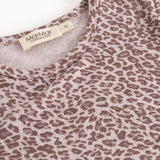 Leo T-shirt i støvet lilla med leopardmønster, rund hals og MarMar Copenhagen-mærke