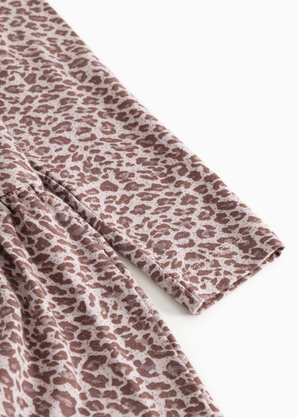 Børne-kjole med leopardmønster og lange ærmer, rynket nederdelkant