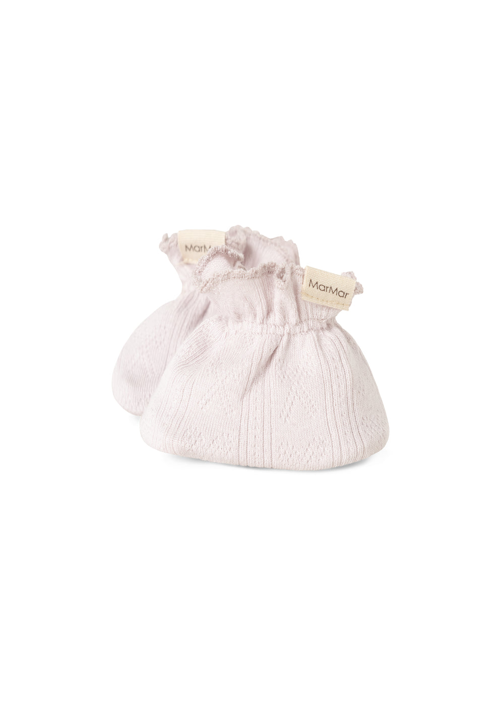 Babybootsies i lyse lavendeltoner med elastisk rynkekant og Marmar-mærke.
