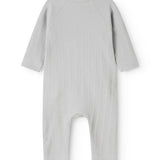 Heldragt til baby i lysegråt med lange ærmer og ben med udskæring og striber