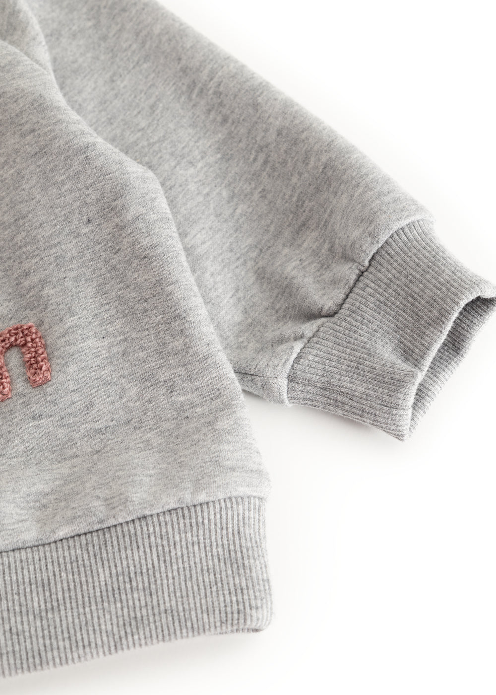 Grå babybluse med ribkant ved ærmer og nederkant