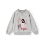 Grå sweatshirtbluse med farverigt tekst-/logo-print foran og lange ærmer.