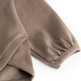 Dusty brun bluse med rund hals og synlige manchetter