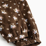 Brune bukser med små blomsterprint og elastisk benåbning