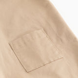 Beige selebukser til baby med forlommelomme og stikninger.