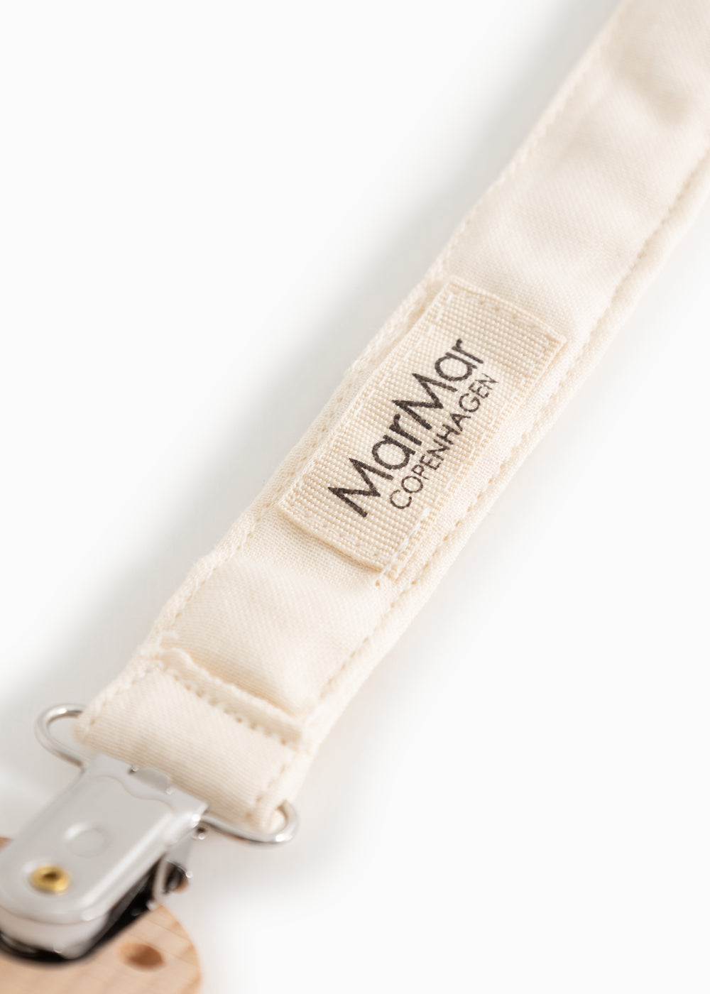 Suttesnor med Mamar Copenhagen-mærke og metalclips