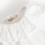 Hvid babybluse med elastisk hals og rynket krave, MarMar Copenhagen label