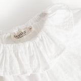 Hvid babybluse med elastisk hals og rynket krave, MarMar Copenhagen label