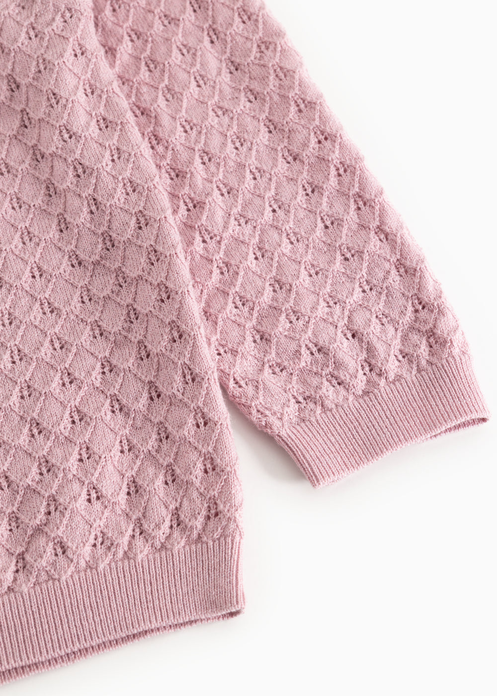Strikket cardigan i soft berry med mønsterstrik og ribkant ved ærmet