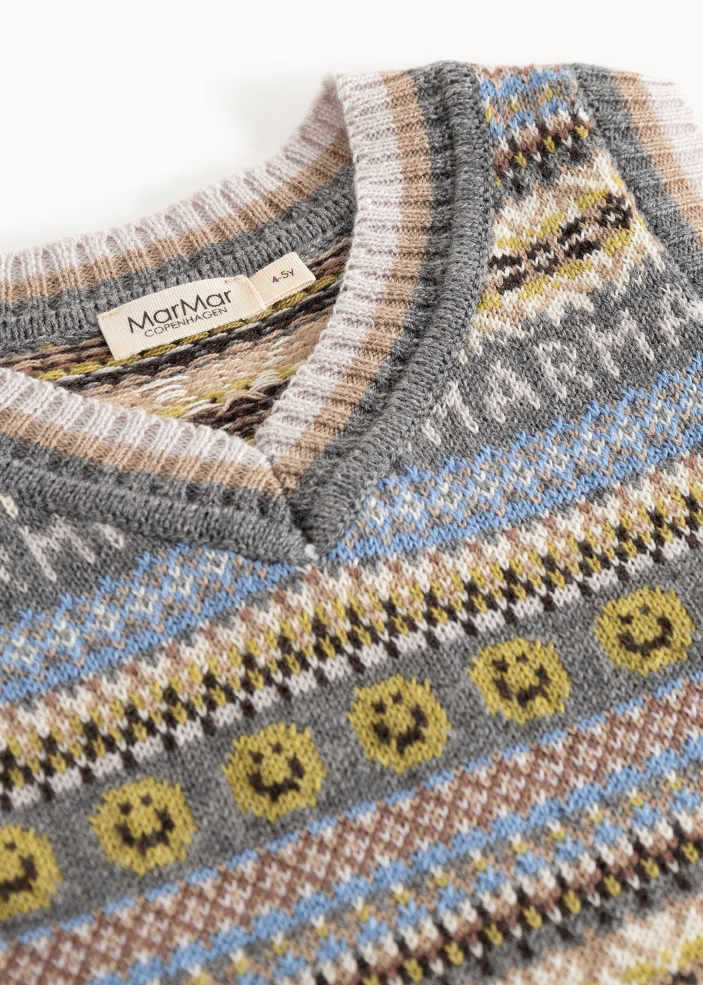 Strikvest i grå med V-hals, Fair Isle mønster og synlig indvendig label
