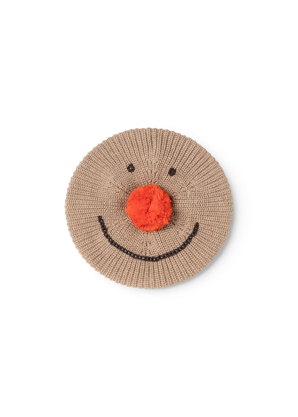 Beige strikhue med orange næse og sort smiley-ansigt