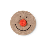 Beige strikhue med orange næse og sort smiley-ansigt