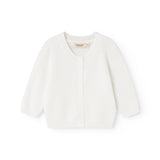 Hvid strikket babycardigan med knaplukning foran og rund hals