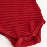 Rød ribstrikket bodystocking med knapper i skridtet og bløde benkanter