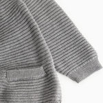 Grå meleret strikket cardigan med ribkant ved ærme og forneden