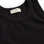 Ribbet sort tanktop til kvinder