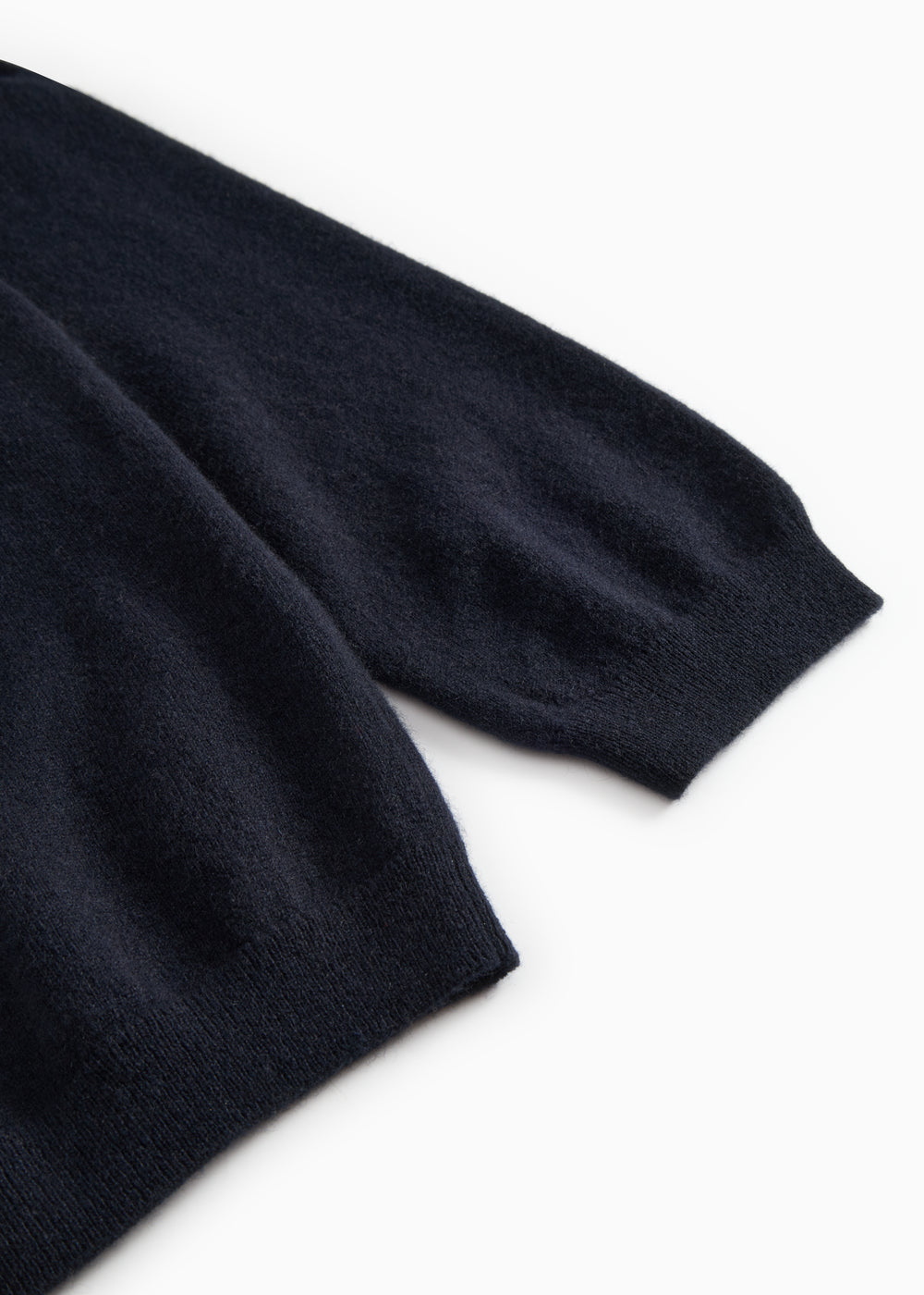 Mørk indigo kashmircardigan ærmedetalje med blød ribkant ved manchet